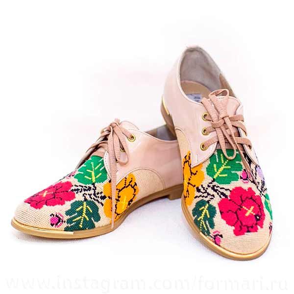 bestickte Schuhe