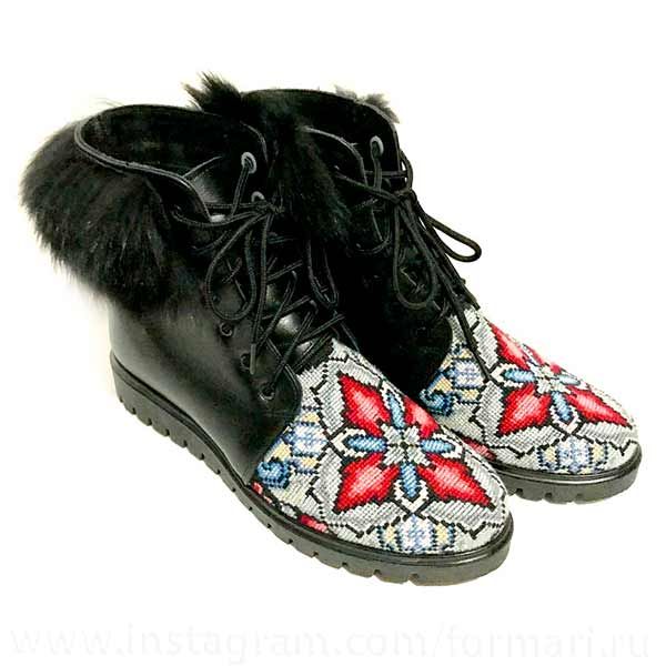 höhe Stiefel mit Stickerei
