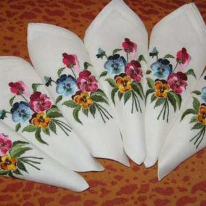 Serviette mit Stickerei