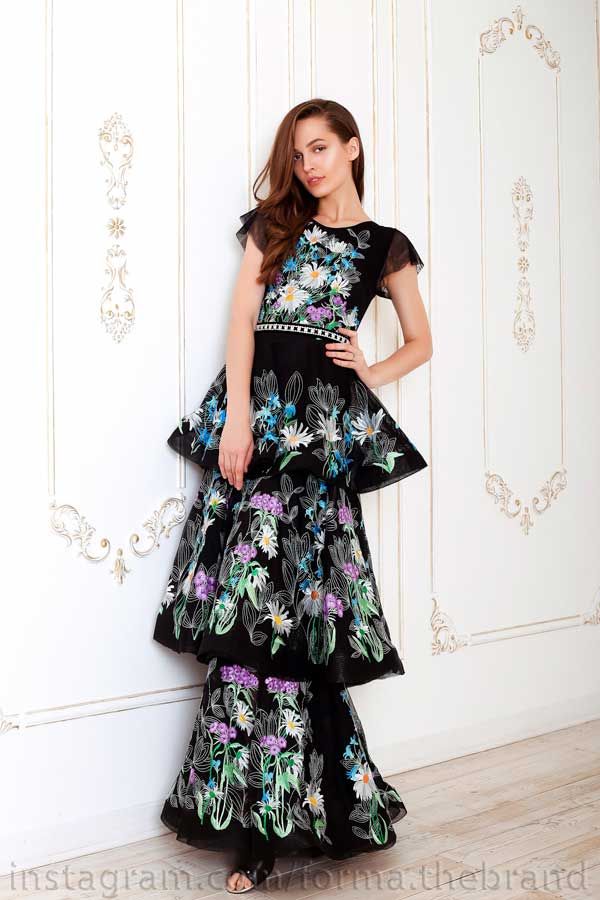 Schwarzes Kleid mit Computerstickerei